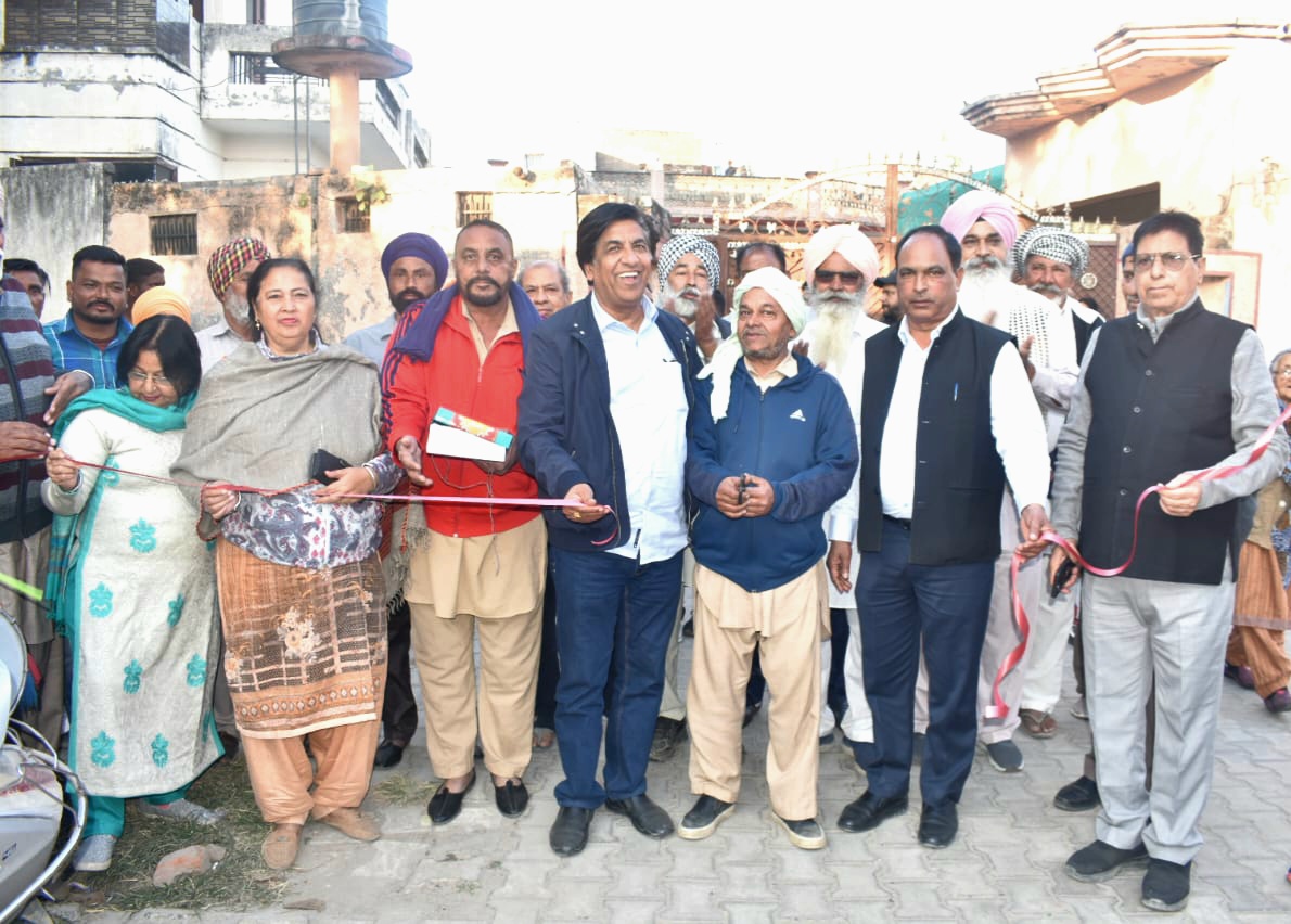 विधायक जिम्पा ने वार्ड नंबर 19 में टाइलों व सीवरेज ड्रेनेज के कार्य का किया उद्घाटन